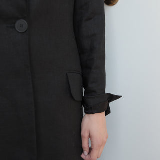 Women linen blazer details