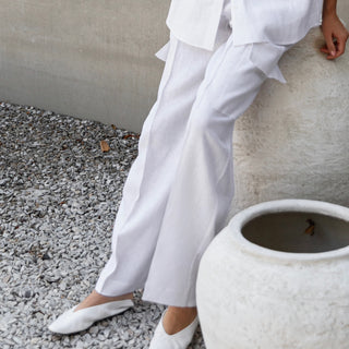 Linen cargo pants details