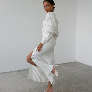 White cotton knitted plisse skirt with side split